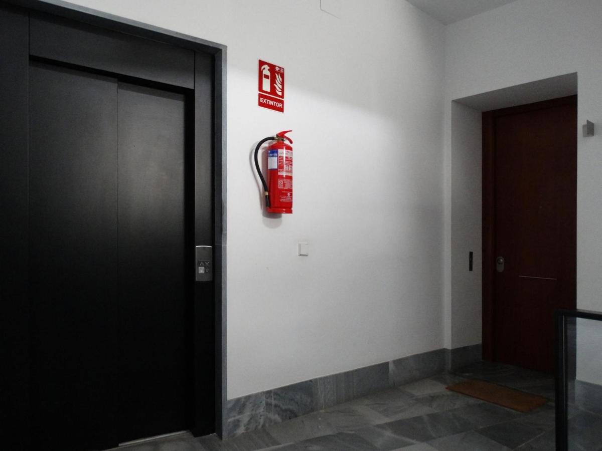 Ry Aparcamiento Incluido Junto A Catedral Ideal Parejas Seville Exterior photo